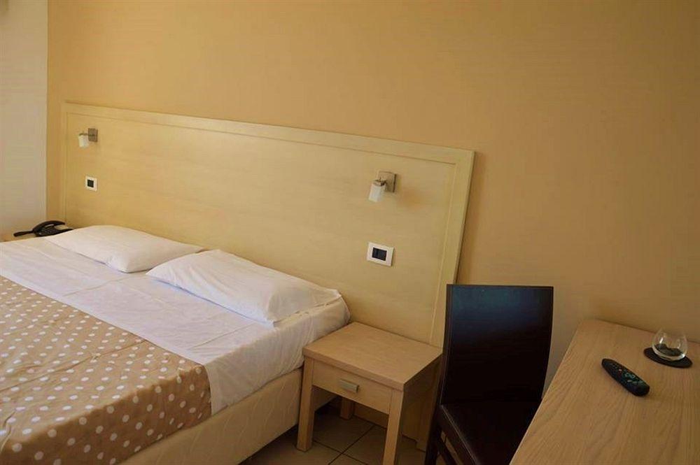 Hotel Bulla Regia Fontane Bianche Zewnętrze zdjęcie